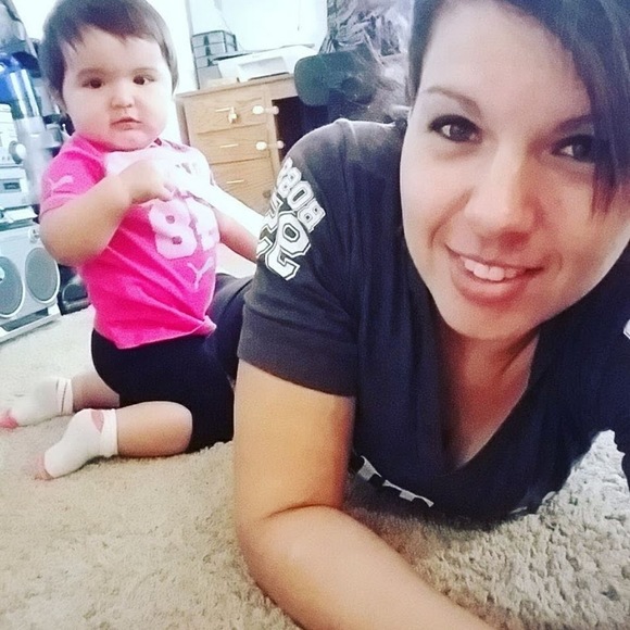 Meet your Posher, Tabitha - Picture 1 of 2